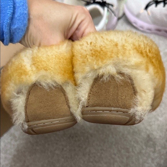 L.L. Bean Tan Shearling Lined Slippers - Picture 4 of 5